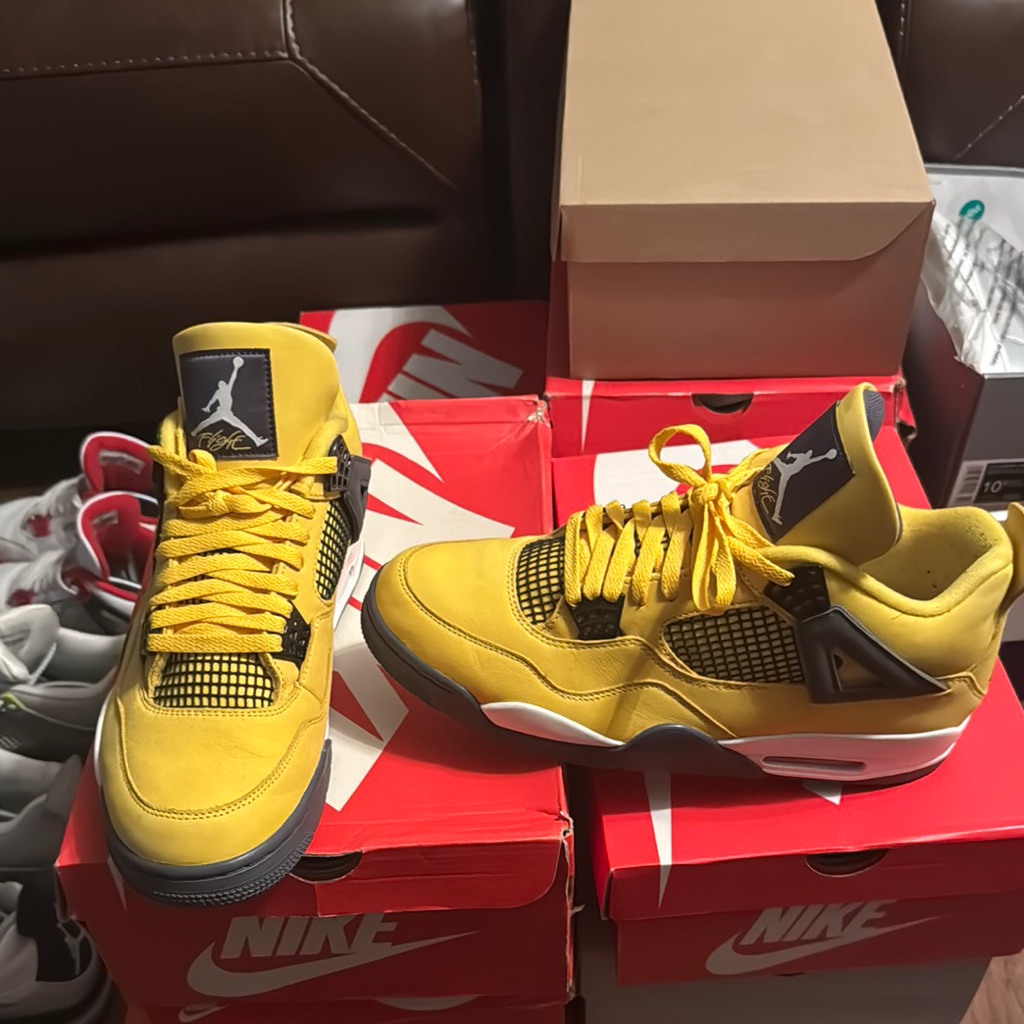 Nike Air Jordan 4 Retro “ Lightning)